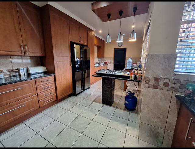 4 BEDROOM HOUSE FOR SALE IN VANDERBIJLPARK SE 6